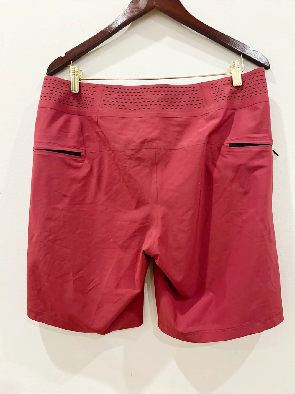 Lululemon Board Short Mens 32 Red Current State Swim Surf Beach Vacation Resort